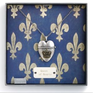 Demdaco Queen of Hearts Story heart pendant